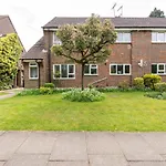 Spacious Home- Great Transport Links And Location- Families- Contractors- Professionals